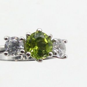 Vintage 14k white gold & 3 stone Cz/peridot ring s